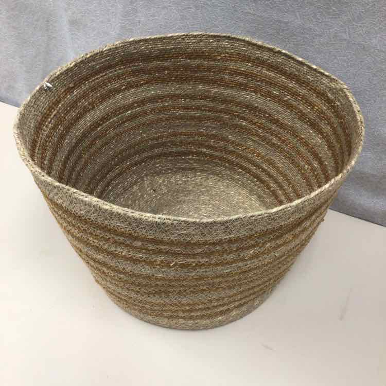 TAN BROWN WEAVE BASKET