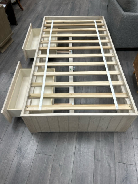 TAN TWIN STORAGE TRUNDLE