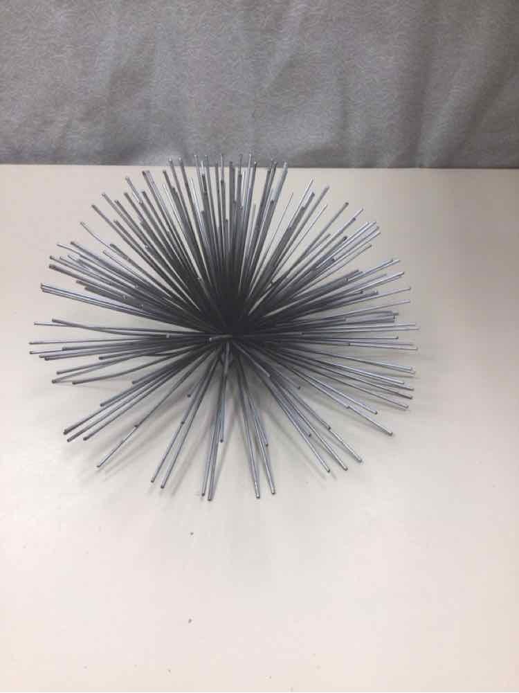 METAL STARBURST DECORATION
