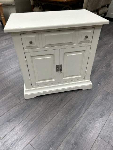 WHITE NIGHTSTAND W/DRAWER & CABINET