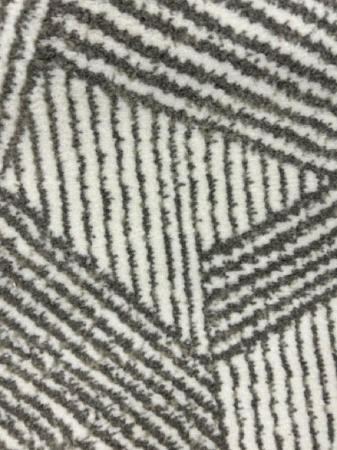 GREY WHITE RUNNER