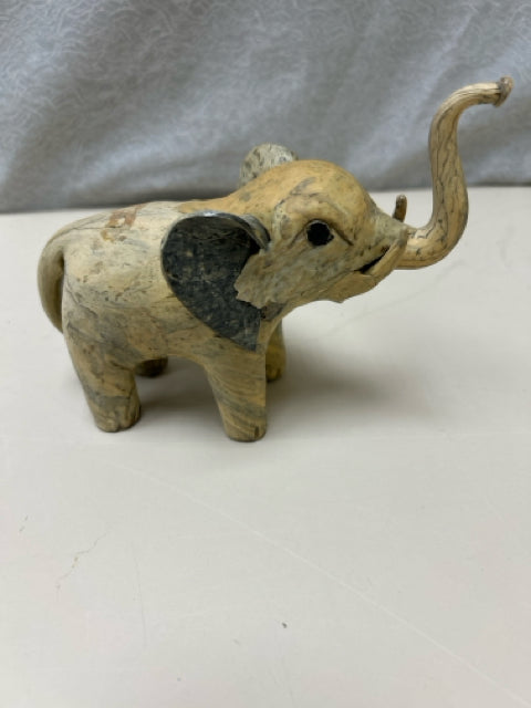 TAN CRUSHED OYSTER SHELLS ELEPHANT
