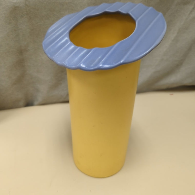 YELLOW PURPLE LIP CERAMIC VASE