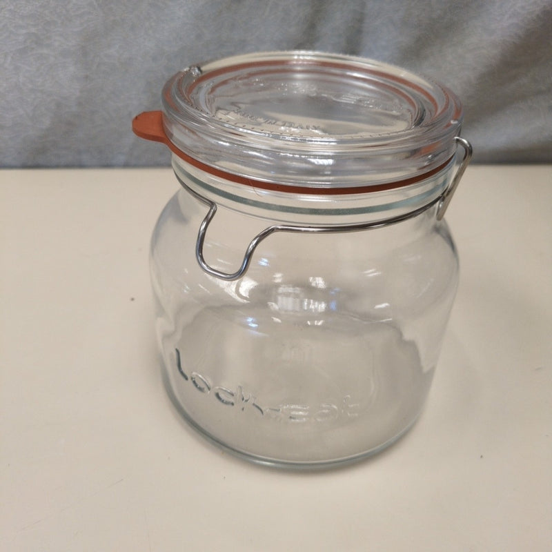 CLASP CLOSE CLEAR CONTAINER