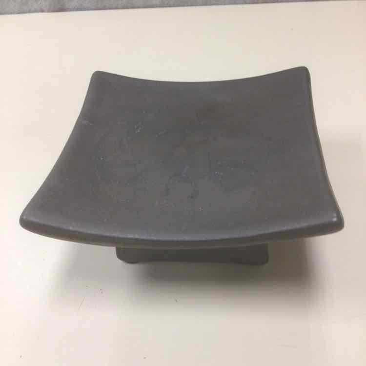 RAISED METALLIC TRAY