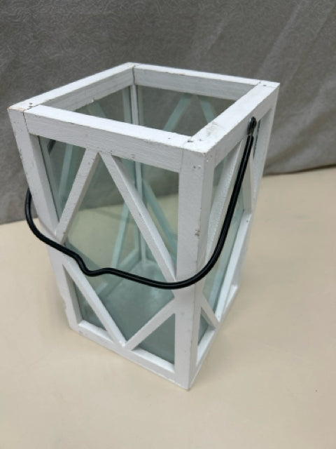 WHITE WOOD LANTERN