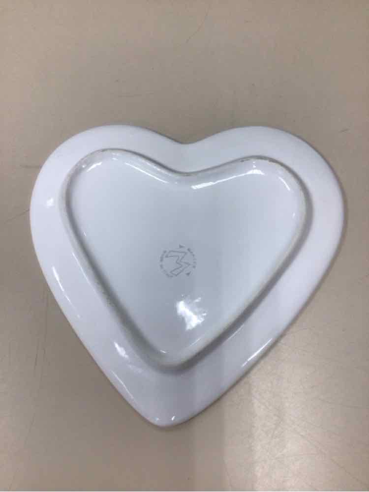 WHITE HEART-SHAPE DISH