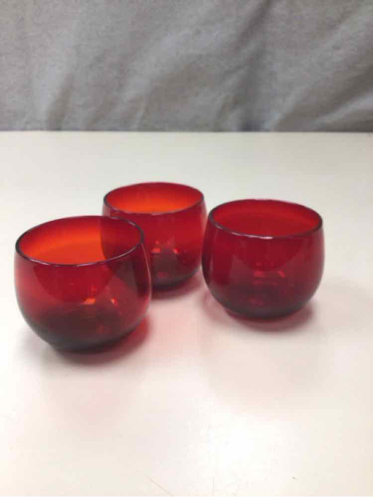3 SHORT GLASS CUPS