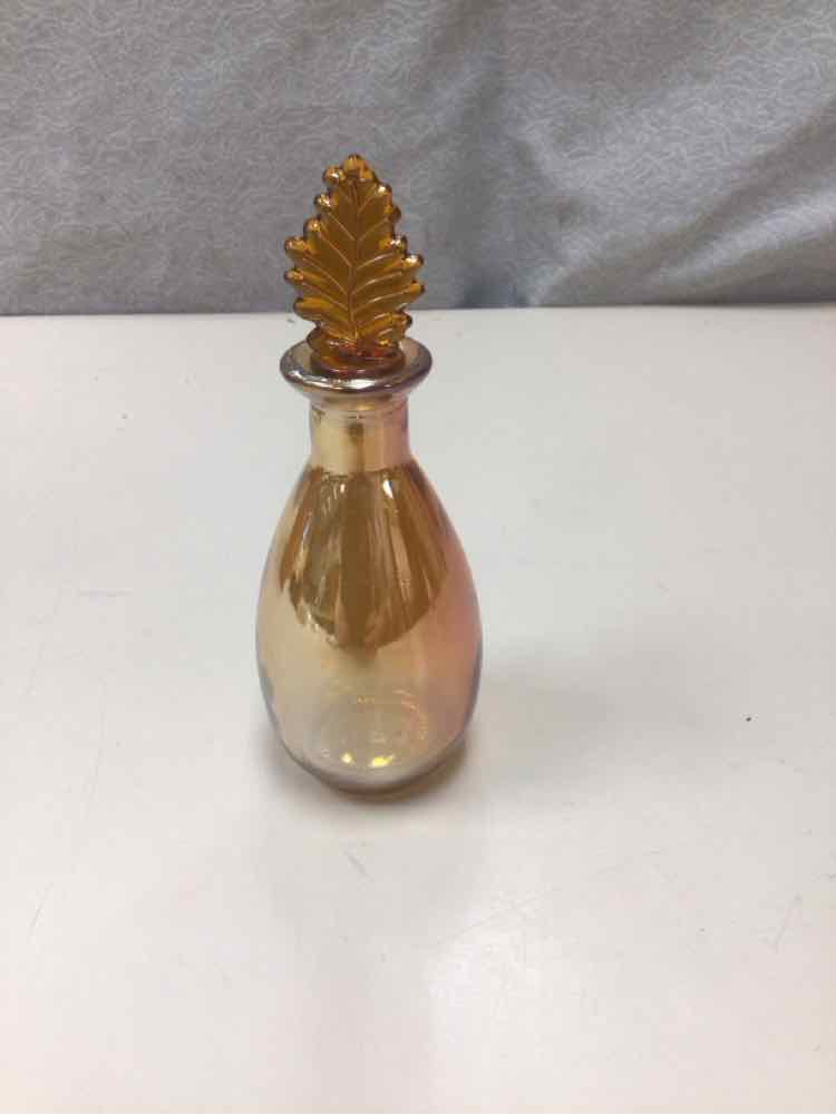 GLASS PERFUME BOTTLE W/LEAF STOPPER