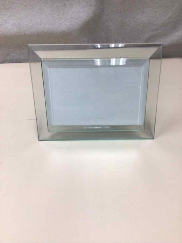 CLEAR GLASS PICTURE FRAME
