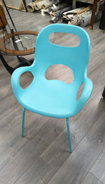 CURVY BLUE PLASTIC CHAIR