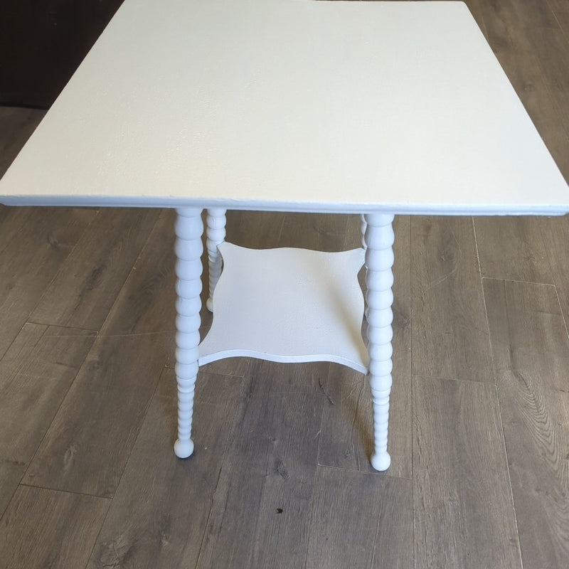 WHITE 2-TIER SPINDLE END TABLE