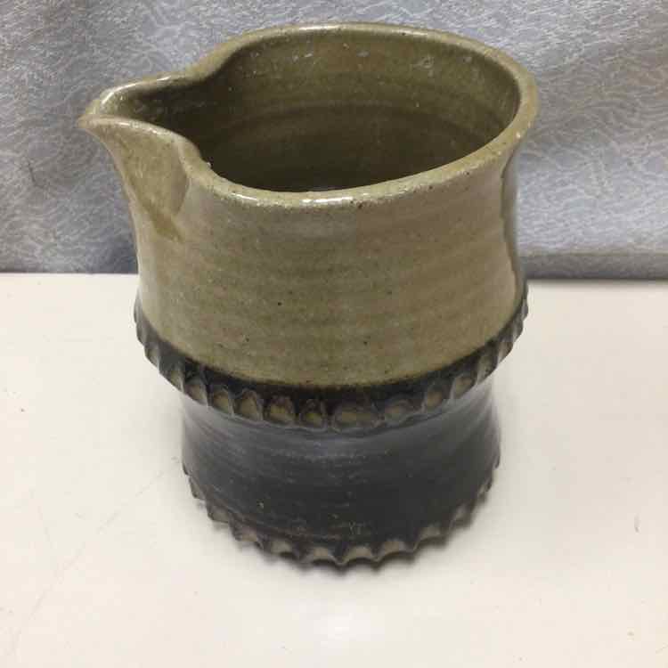 GREEN/BROWN CERAMIC CREAMER