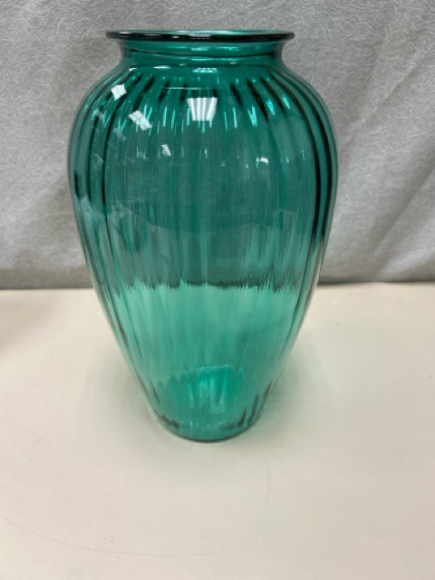 GREEN RIDGED GLASS VASE