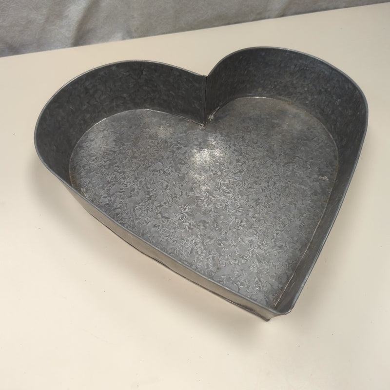 GALVANIZED METAL HEART TRAY