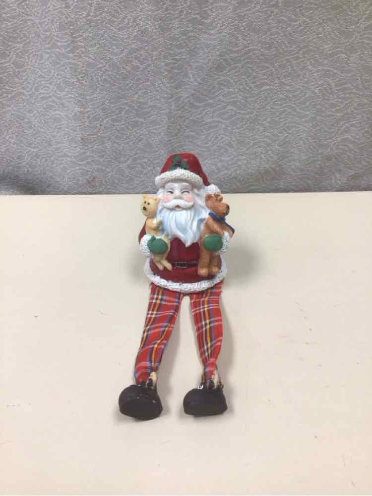 SMALL SANTA W/DOG AND CAT