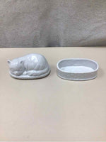 WHITE CERAMIC CAT BOX