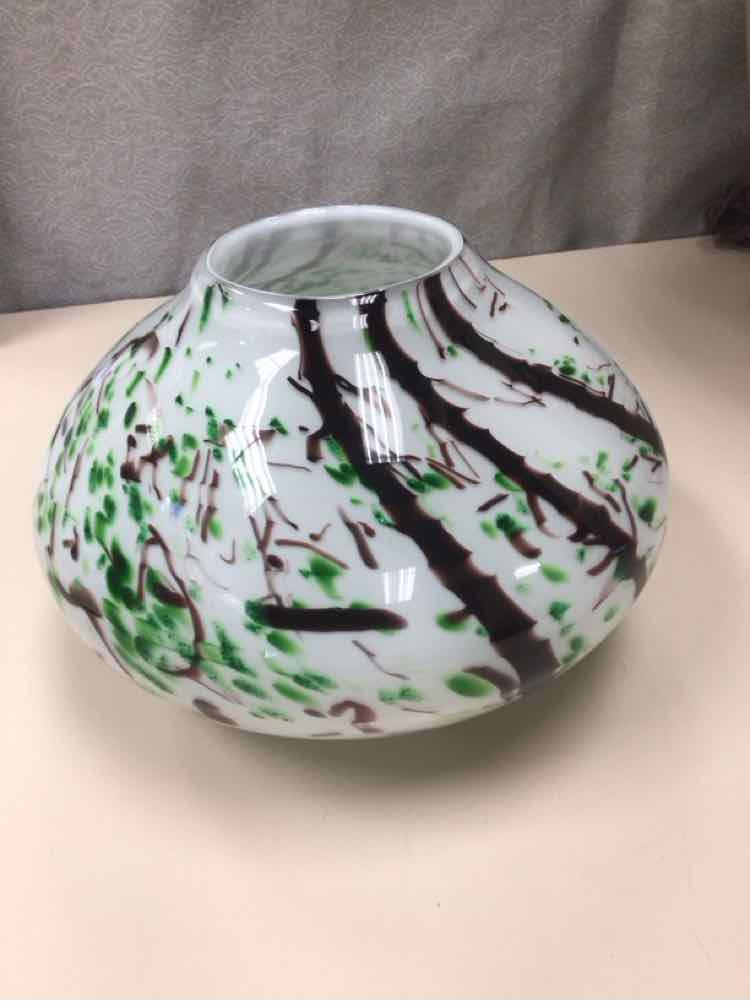 SHORT WIDE GREEN BROWN GLASS VASE