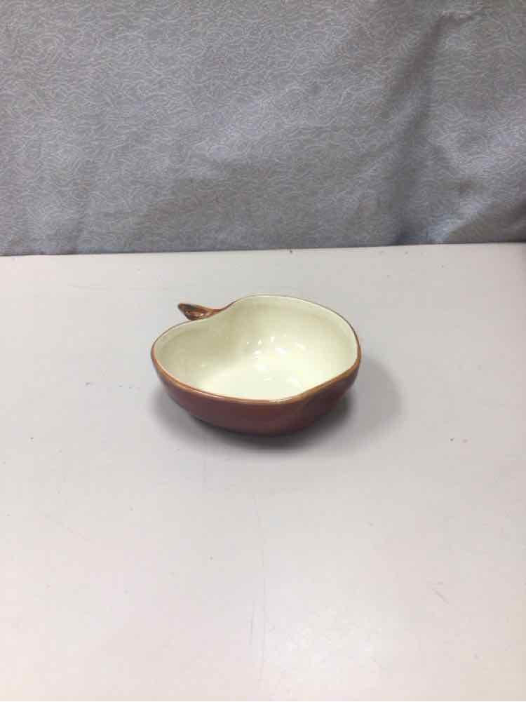 WHITE/RED APPLE BOWL