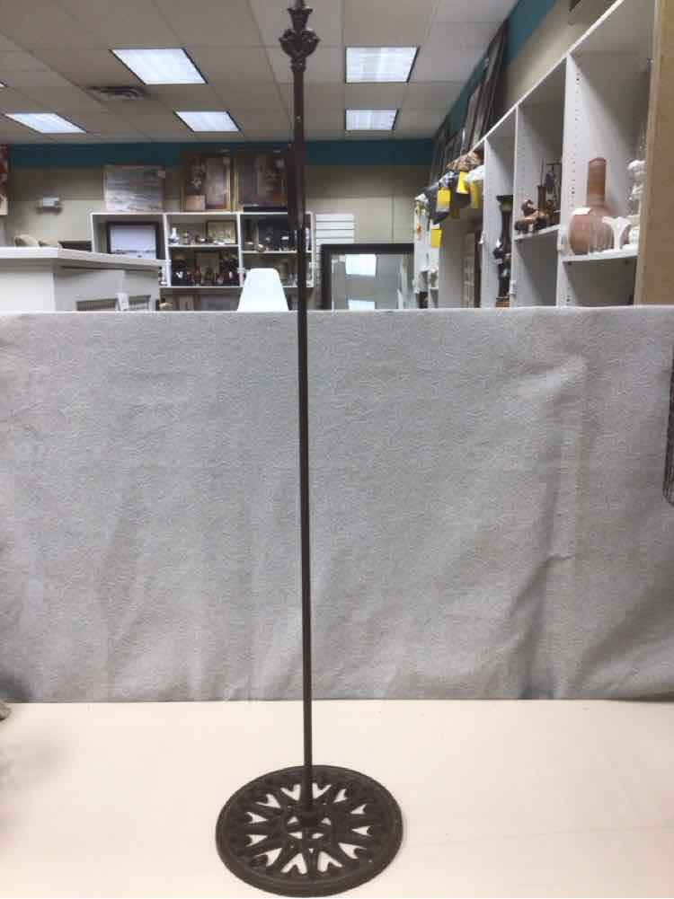 METAL WREATH HOLDER