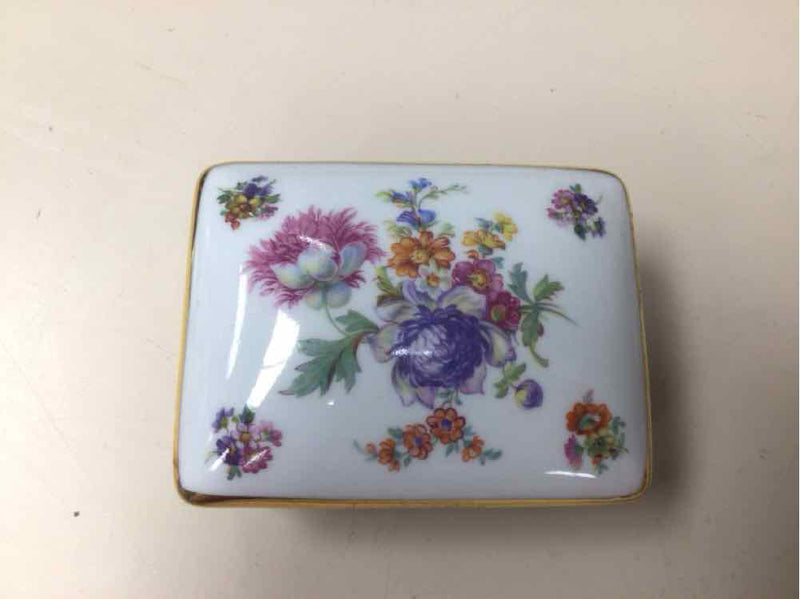 SMALL WHITE FLORAL/GOLD BOX