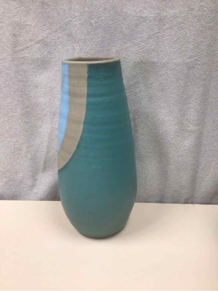 GREEN/BLUE/GRAY TALL VASE