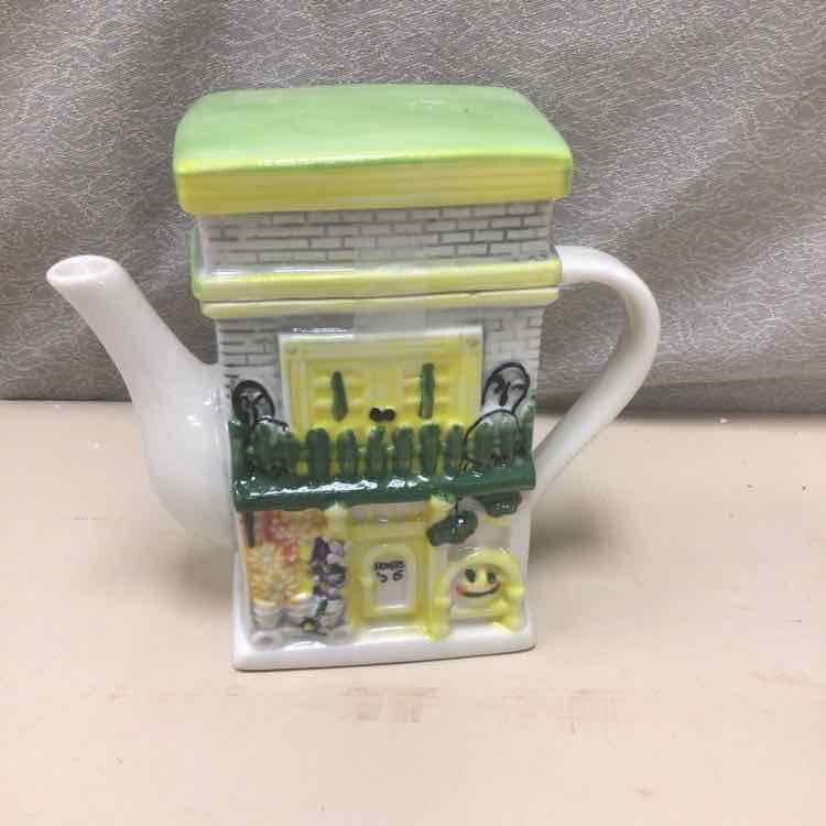 WHITE YELLOW BUILDING TEA POT