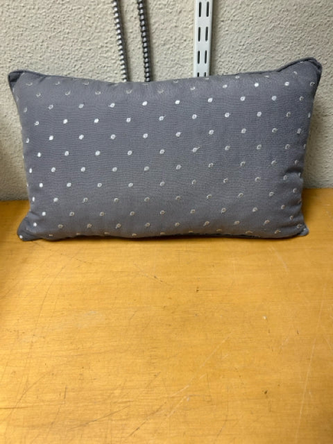 GREY WHITE DESIGN PILLOW