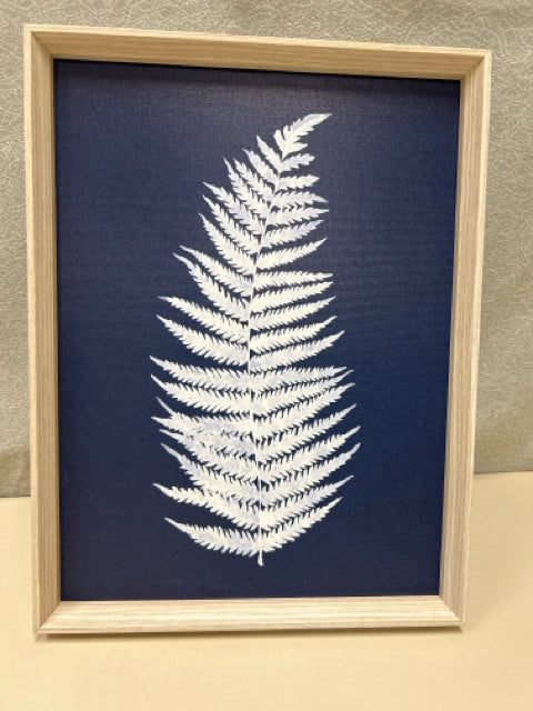 BLUE/WHITE LEAF PIC
