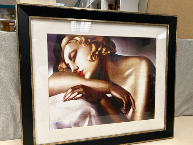 WOMAN W/LIPSTICK PIC