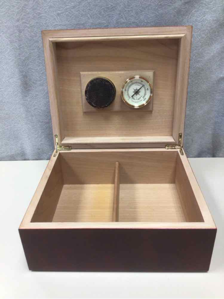 CHERRY CIGAR BOX W/DIVIDER