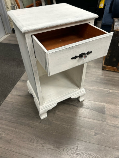 WHITE ONE DRAWER NIGHTSTAND