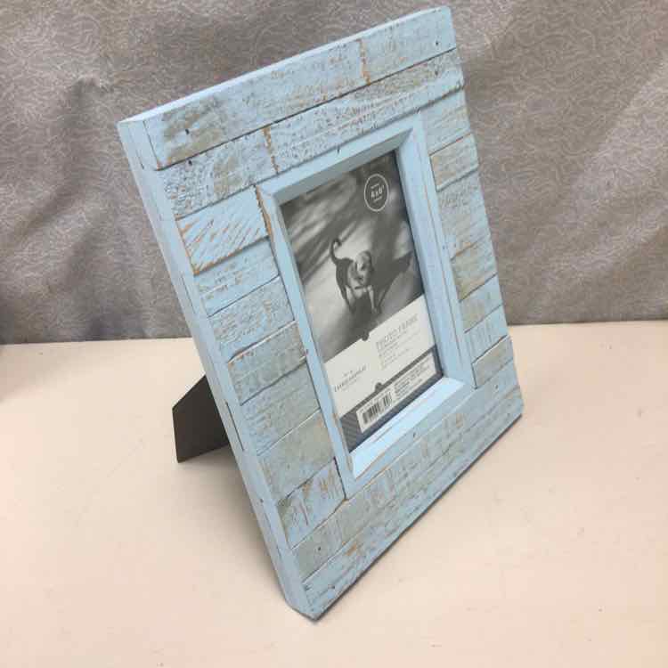 RUSTIC WOOD BLUE PIC FRAME