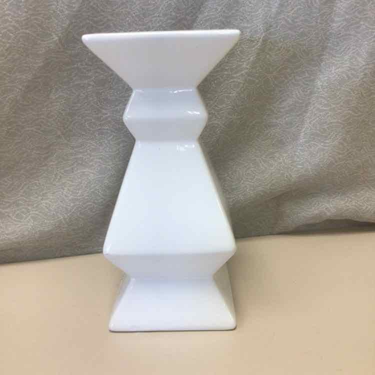 WHITE GEOMETRIC CANDLE STAND