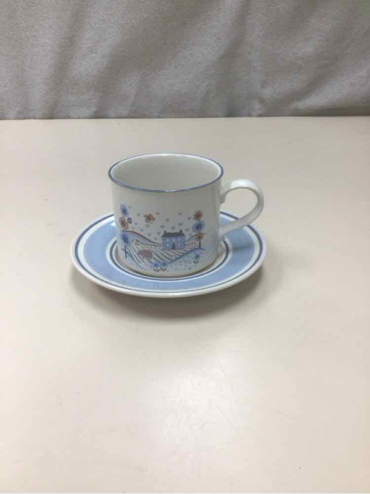 4 VINTAGE BLUE/BROWN MUGS