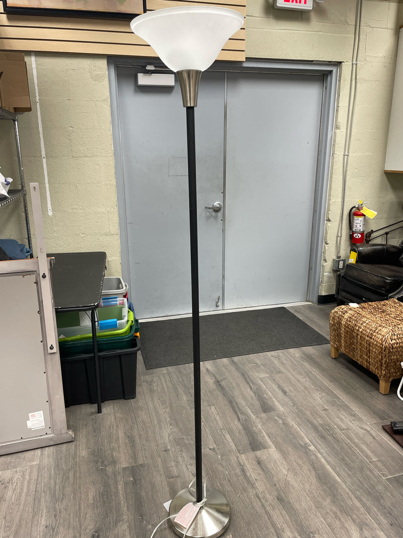 BLACK/SILVER FLOOR LAMP