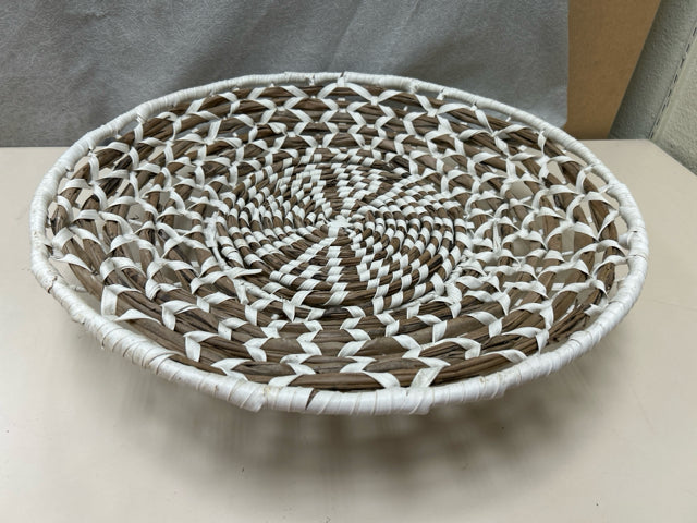BROWN WHITE WEAVE BASKET