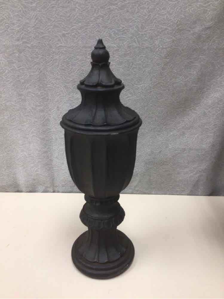 GREEN BLACK FINIAL STATUE