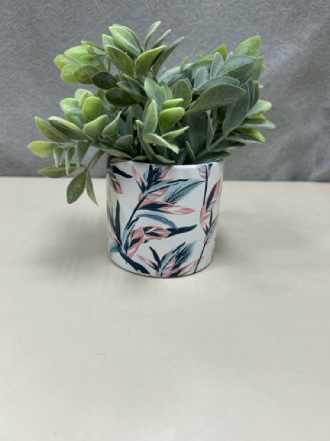 GREEN FAUX PLANT IN LEAF VASE