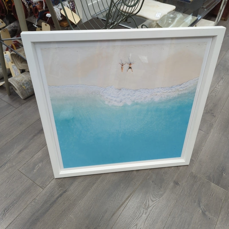 WHITE FRAME PEOPLE ON BEACH PIC