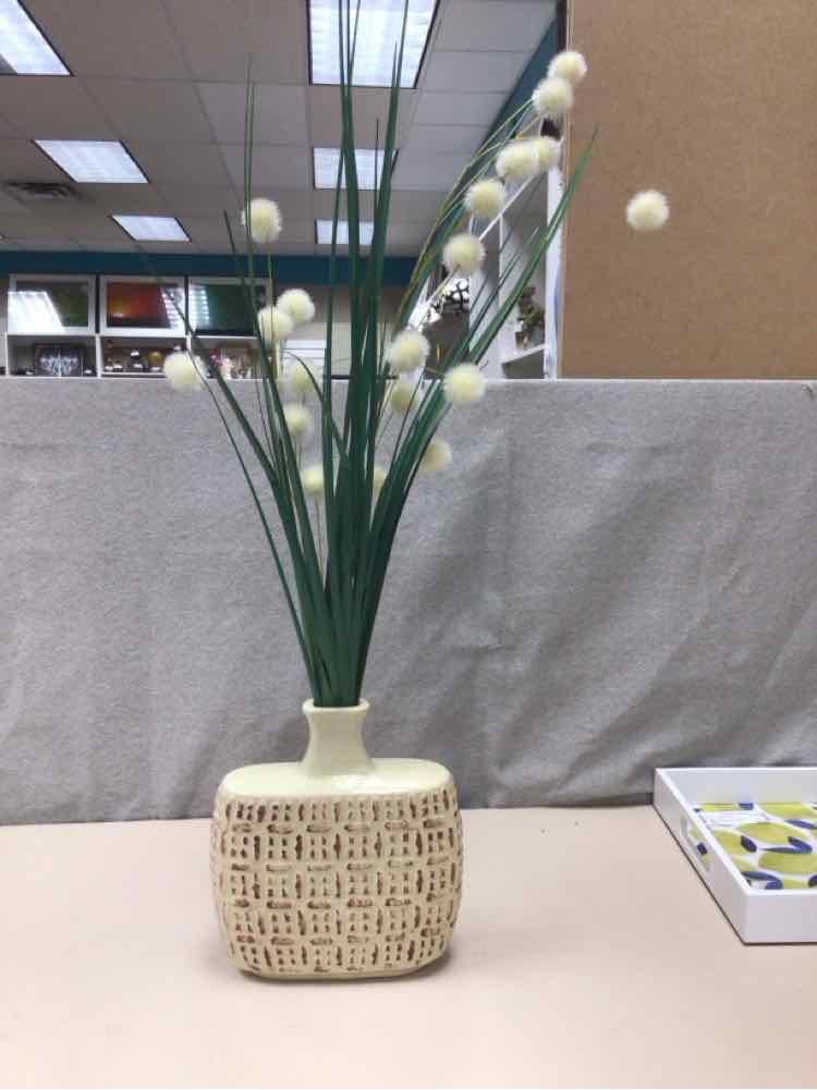 CREAM VASE W/FILLER