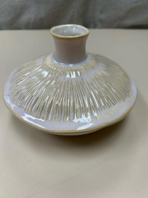 CERAMIC RIDGED "MUSHROOM" VASE