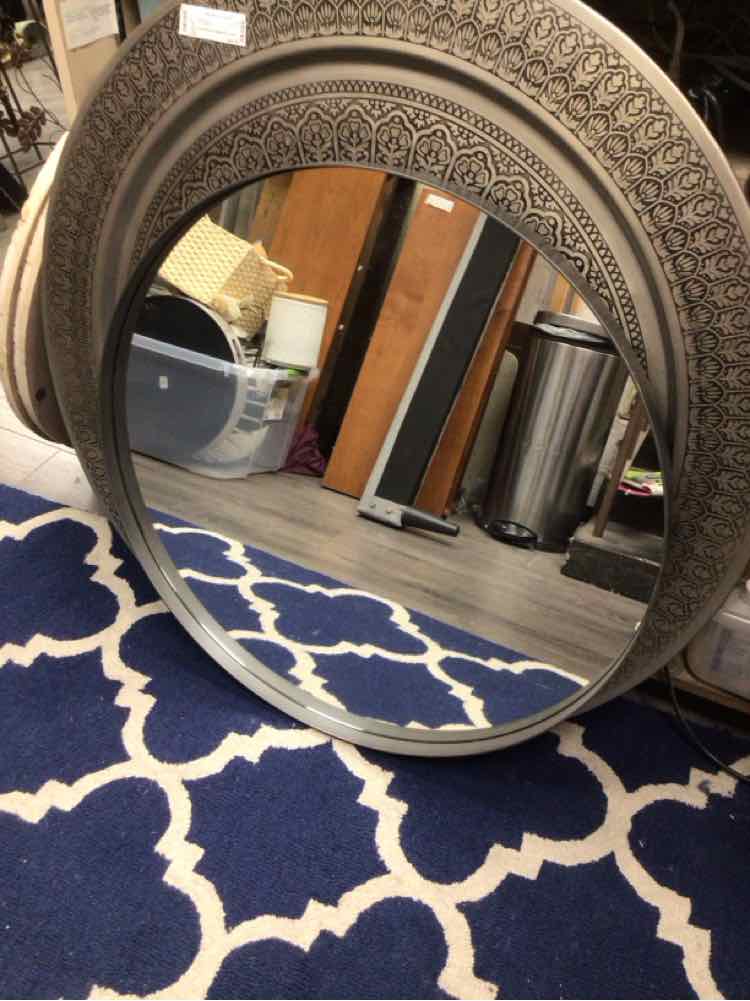 SILVER FRAME ROUND MIRROR