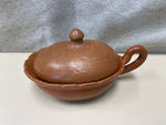 TAN CERAMIC LIDDED DISH W/HANDLE