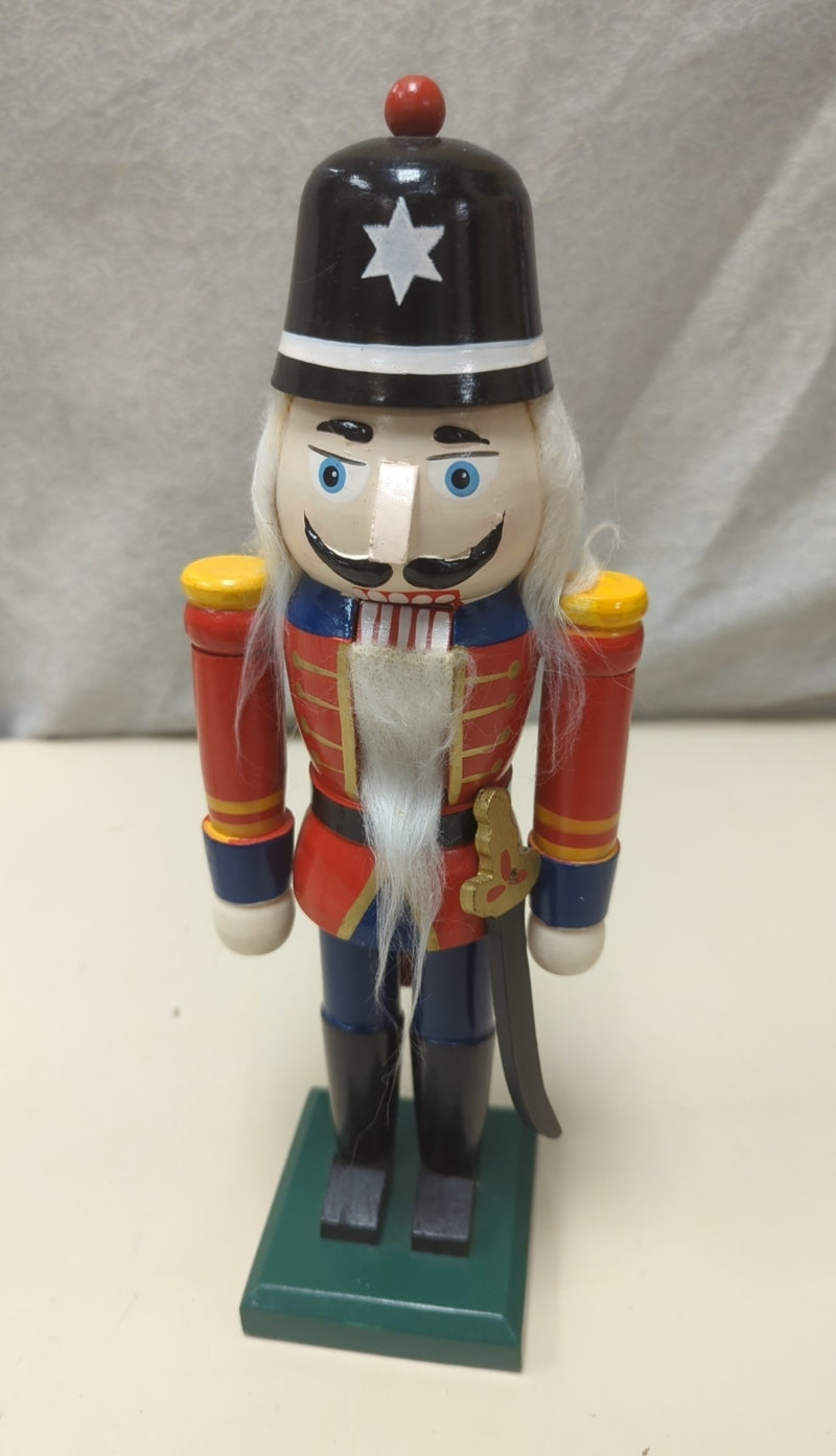 RED SOLIDER NUT CRACKER