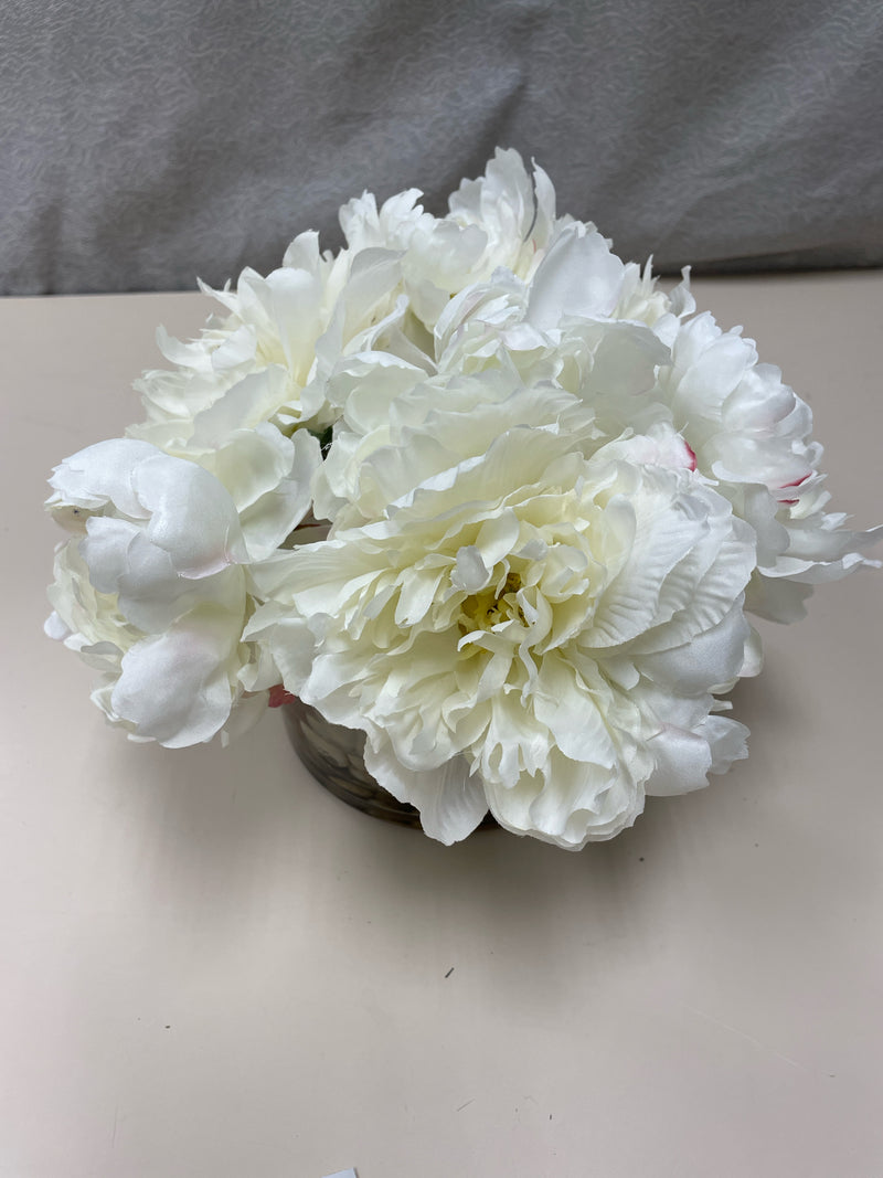 WHITE FLOWERS IN GLASS VASE