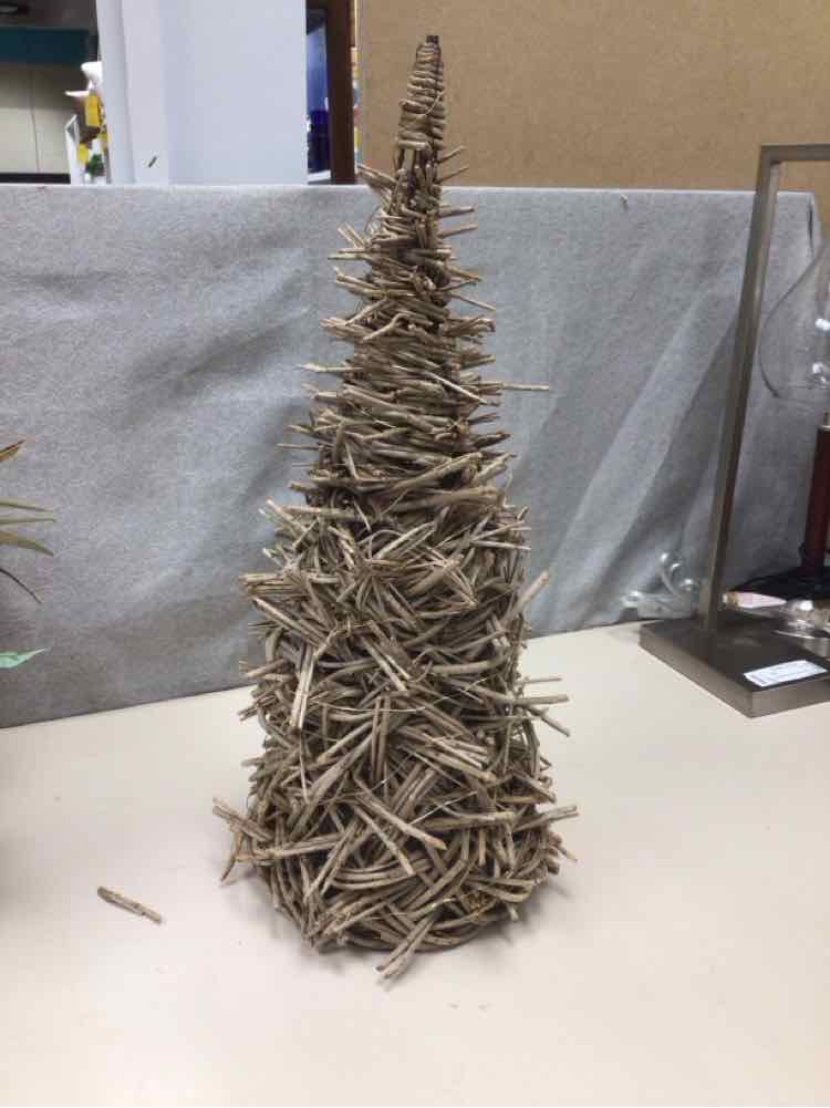 DECORATIVE LIGHT UP TREE