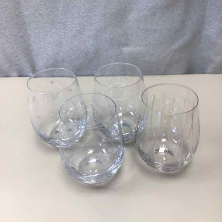 4 WINE TUMBLERS W/DESIGN