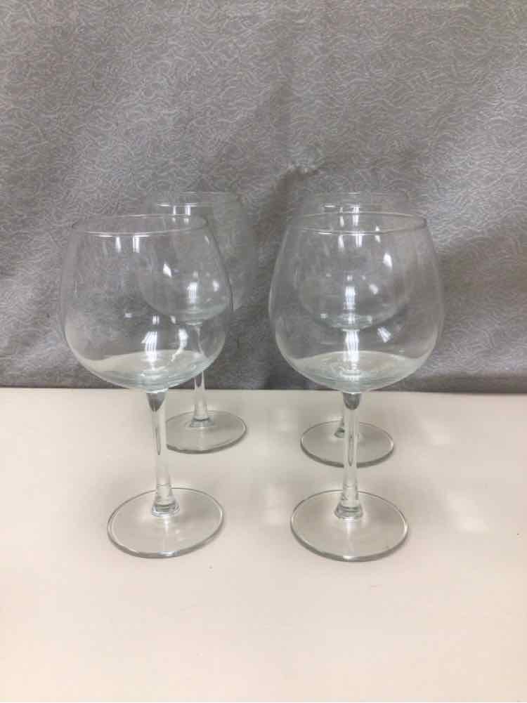 4 CLEAR WINE GLASSES