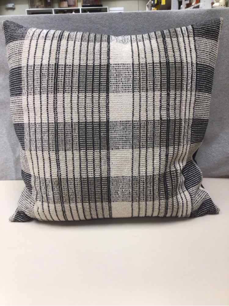 BLACK/TAN PILLOW